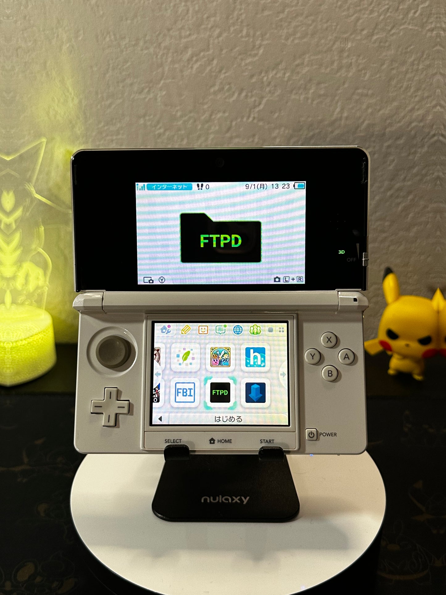 3DS | White | MODDED w/ 32GB SD